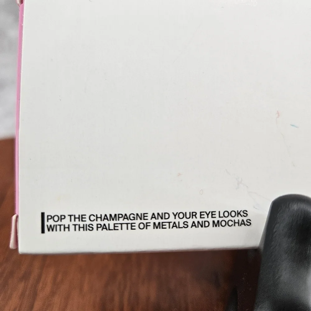 Ofra Signature Palette in Luxe - 5 eyeshadow shades .26 oz/7.5g - New in‎ Box